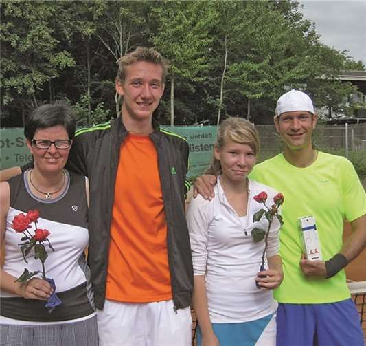 Mixedmeister unter 30 (v.l.): Clubmeister Kerstin Strauchmann - Daniel Burkhard und Vizemeister Lena Klein - David Frey. privat