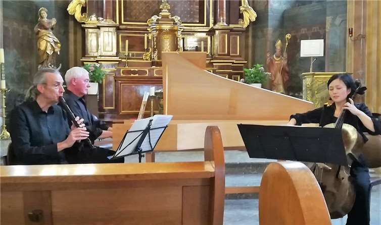 Mizuki Ideue, Wolfgang Dey und Wolfram Strehle spielten auf historischen Instrumenten. KMS