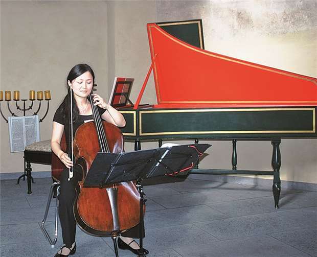 Mizuki Tanabe trug Auszüge der Suite Nummer III C-Dur mit Verve und Perfektion vor.privat