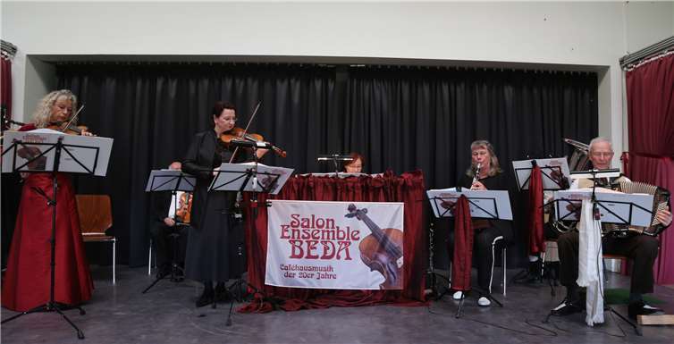 Mode, Musik und Historie gab esvom Salon-Ensemble „BEDA“ in Meckenheim. Foto: StF