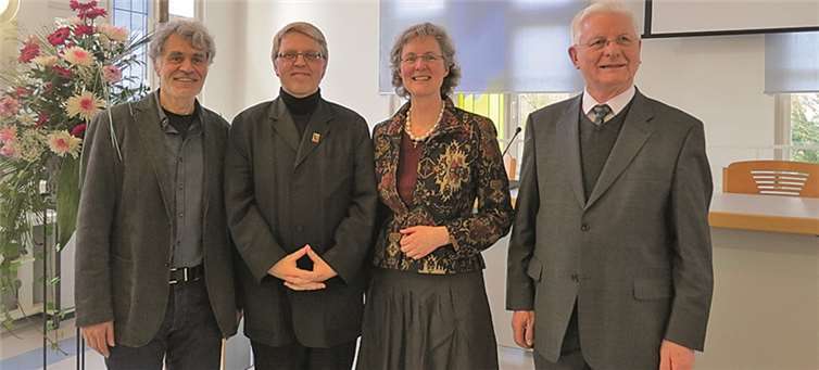 Moderator Guido Groß (v. l.), Prof. Paul Rheinbay (SAC), Prof. Margareta Gruber (OSF) und Prof. em. Alfred Schuchart (SAC). PTHV