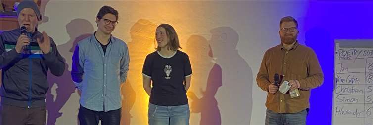 Moderator „Mario el Toro“, mit den zwei Siegern und dem Veranstalter Kulturamt Andernach.