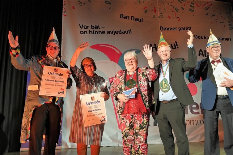 Moderator Michael Bleidt, Laudatorin Alice Hoffmann, Hildegard Bachmann, OB Jan Einig und Moderator Fredi Winter.Fotos: FF
