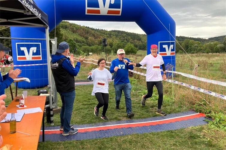 50. Jubiläumslauf am Laacher See mit Rekordbeteiligung und VR Bank-Cup