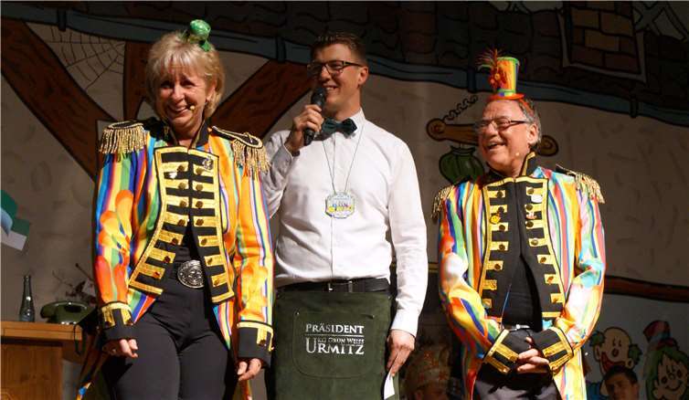 Moderator Oliver Koch dankte Ursula Schwitallaund Pfarrer Thomas Gerber (r.) für den heiteren Redebeitrag.