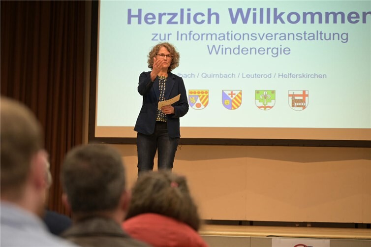 Moderatorin Carla Schönfelder vom team ewen führte gekonnt durch den Abend