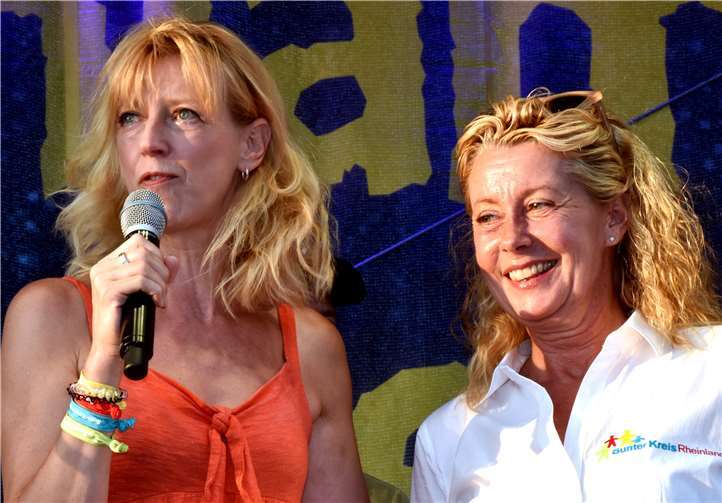 Moderatorin Insa Backes (li.) interviewte Inka Orth, Vorsitzende des Vereins „Bunter Kreis“.