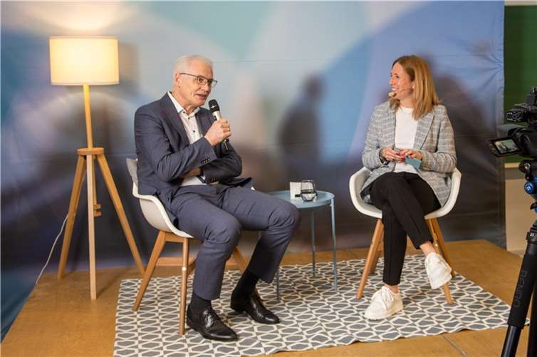 Moderatorin Jennifer de Luca mit Prof. Dr. Karl Stoffel. Fotos: Hochschule Koblenz/Gandner