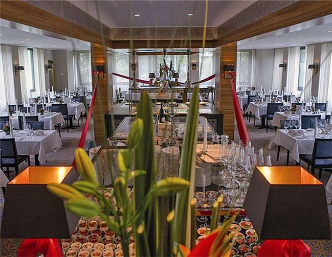 Modern und elegant lädt das renovierte Restaurant „Landgraf“ im SETA Hotel Bad Neuenahr zum Verweilen. -VJ-