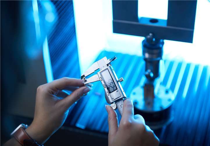 Moderne Technik funktioniert nur noch mit keramischen Werkstoffen. Foto: Hochschule Koblenz/Gloger