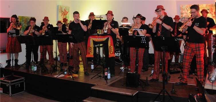 Moderner Fanfarenzug Irlich.  Fotos: Volker Lemgen