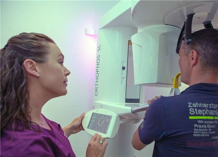 Modernste Technik sorgt für einen angenehmen Zahnarztbesuch. Foto: JOST