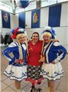 Möhnen „Conjäckelchen“ St. Katharinen: Funkemariechen und Trainerin vor dem Auft...