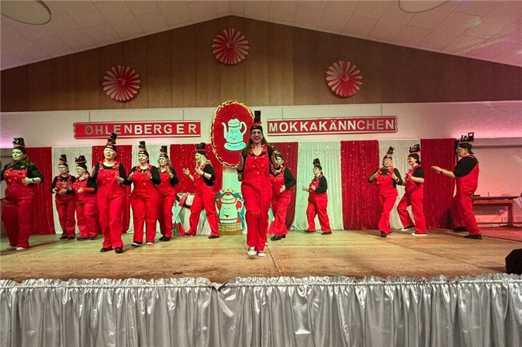 Möhnen feiern närrische Sitzung in Kasbach