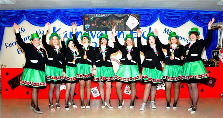 Möhnenvorstand (V.l.n.r.): Kerstin Scheib, Steffi Gotzhein, Maria Dias-Schmitz, Jutta Grenzner, Anke Kattrup, Sonja Muscheid, Claudia Hippen, Michaela Braun und Diana Hadamitzky.privat