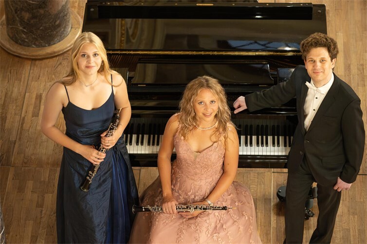 Monika Cantorino, Alissa Davidek (Oboen)  Fabian Gehring (Klavier)