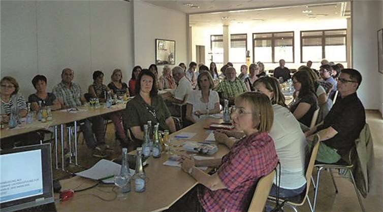 Monika Edling leitete als Gleichstellungsbeauftragte der VG Rengsdorf die Veranstaltung und freute sich über die große Beteiligung. privat