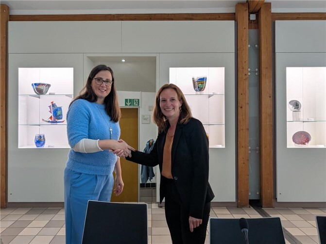 Monika Flieger, 1. Vorsitzende Rheinbach liest e.V. und Daniela Hoffmann, Erste Beigeordnete Stadt Rheinbach.