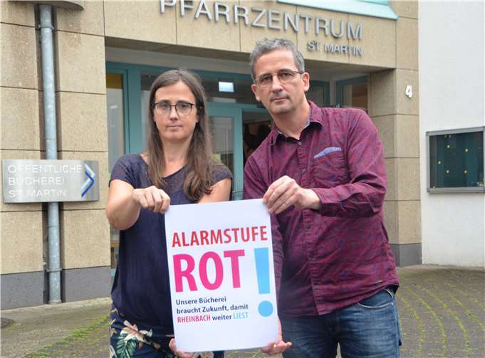 Monika Flieger und Gerd Engel von RHEINBACH LIEST sorgen sich um die Zukunft der Rheinbacher Bücherei. Foto: privat