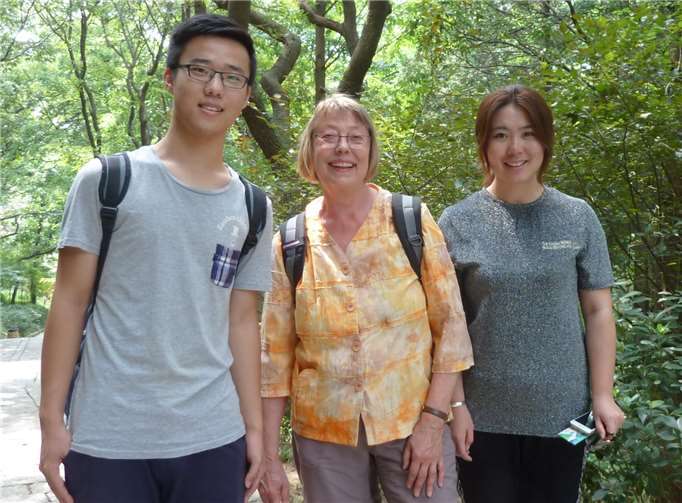 Monika Littau besuchte mit Studenten die Laoshan-Berge, ein Erholungsgebiet.