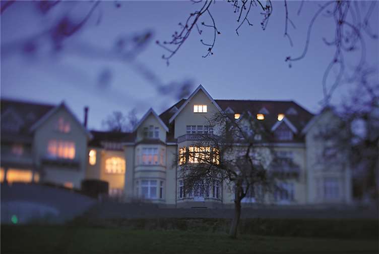 Monrepos - das Schloss der Forscher oberhalb von Neuwied. privat