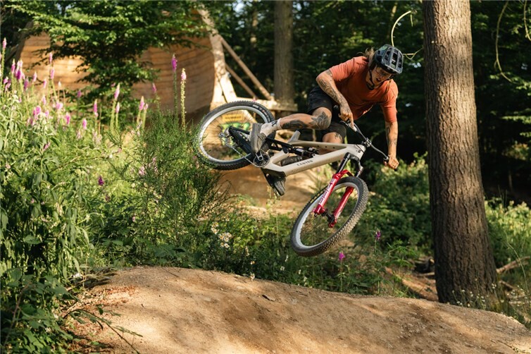 Monster Energy Athlet Lukas Schäfer im Bikepark Boppard