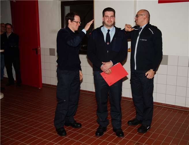 Moritz Busch wurde zum Oberfeuerwehrmann befördert.