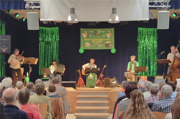 Morning Dew begeistert in Naunheim mit irischer Musik.