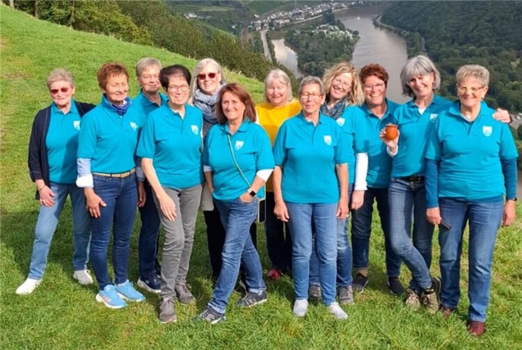 Moselabenteuer mit Wein und Gesang: Die Montagsrunde unterwegs. Foto: TuS Kettig