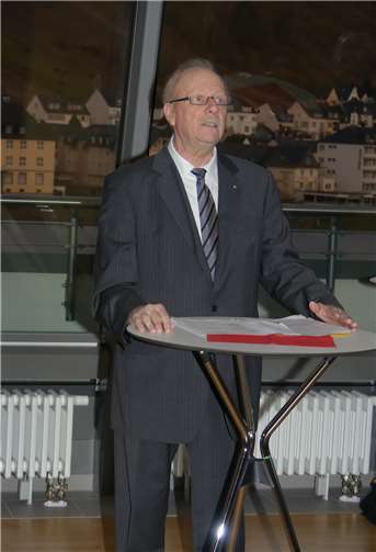 Moselweinbaupräsident Rolf Haxel gratulierte im Rahmen einer Laudatio den engagierten Winzerbetrieben für ihren verdienten Erfolg.