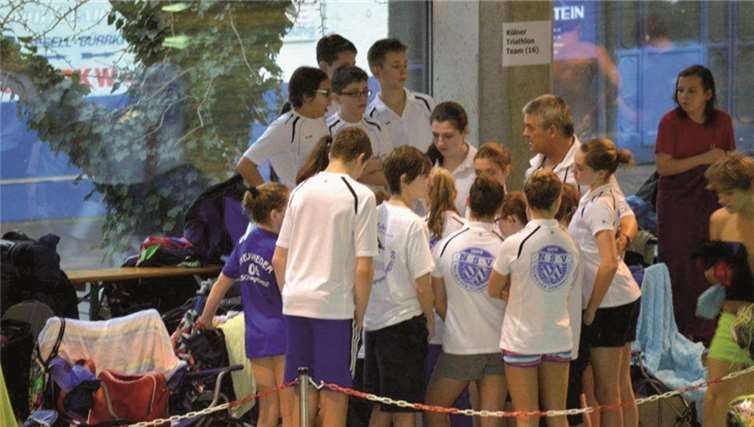 Motivierende Ansprachen vor dem Wettkampf sorgten bei den Schwimmern für einen zusätzlichen Leistungsschub. privat