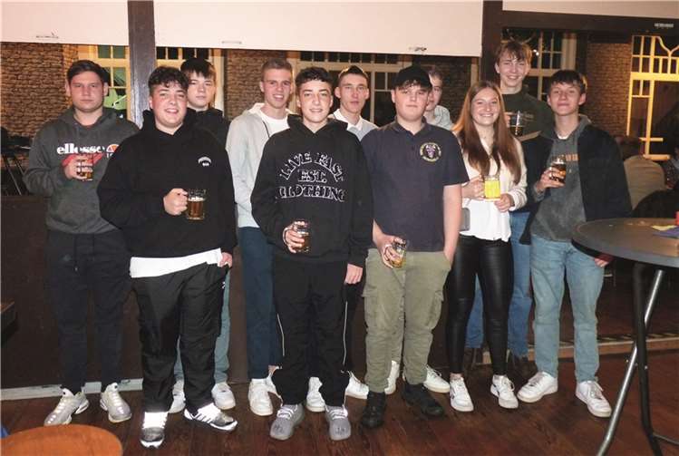 Motiviert und interessiert – der vielversprechende Nachwuchs der Kirmesgesellschaft Obermendig. Foto: FRE