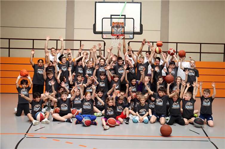 Motivierte Nachwuchskids und volle Halle beim letzten Basketballcamp von Future Sports. Fotos: privat