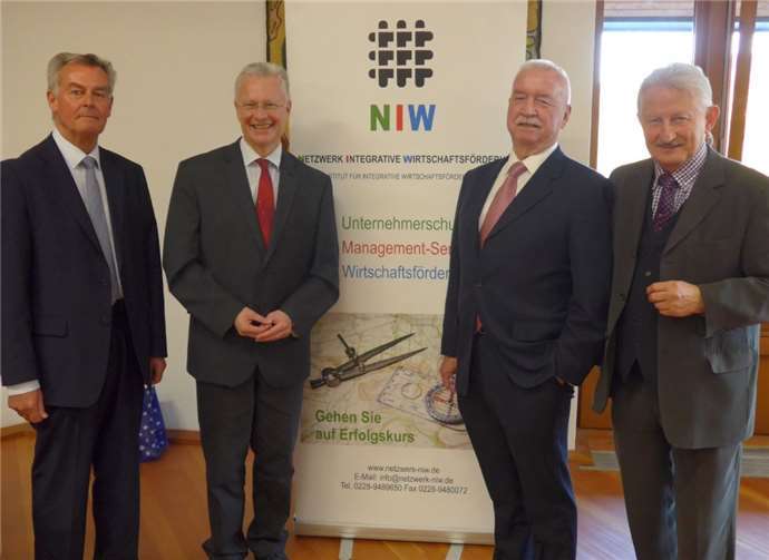 Motivierten für die Unternehmerschule Rhein-Lahn: v.li. Peter Müller, Landrat Frank Puchtler, Hartwig Vester und Dieter Loboda.privat