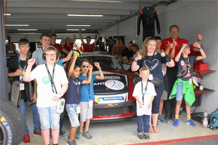 Motorsport zum Anfassen gab es auch dieses Jahr für die Herzkinder.  Foto: Marino Engels