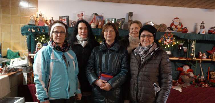 Müde aber glücklich am Ende des Tages:Die Ehrenamtler des Mayener Tierschutzvereins.