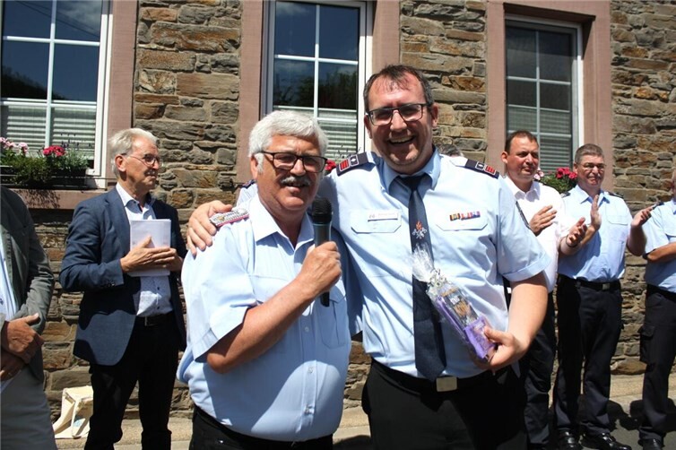 Müdens Wehrführer und aktuelles Geburtstagskind Andreas Ibald (re.), konnte zum Fest auch Gratulanten aus Müden/Aller begrüßen.