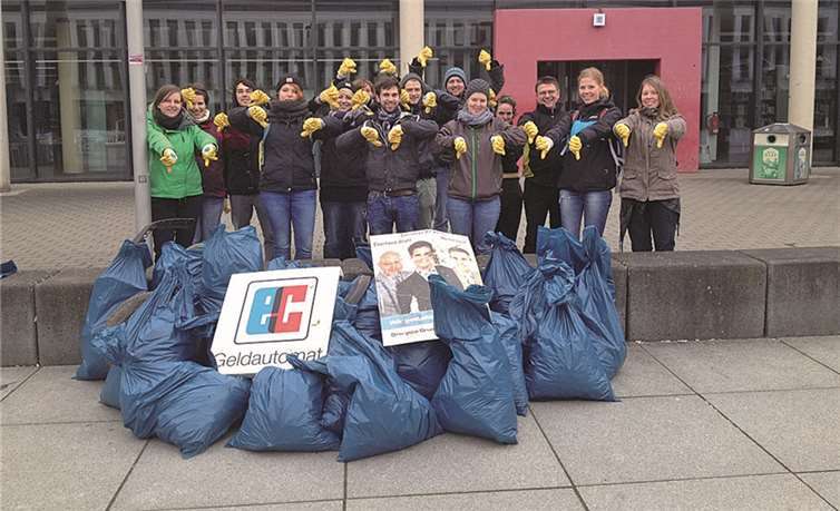 Müll aller Größenordnungen sammelte die BUND-Hochschulgruppe am Koblenzer Dreck-weg-Tag rund um die Uni. BUND-Hochschulgruppe