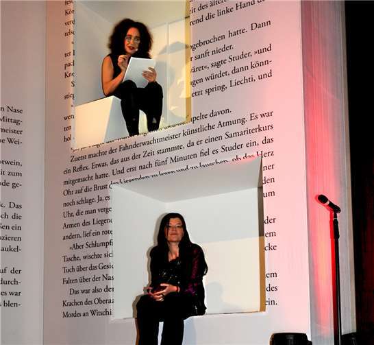 Münster-Tatort-Staatsanwältin Mechthild Großmann liest bei der Criminale im Riesenbuch.Busch