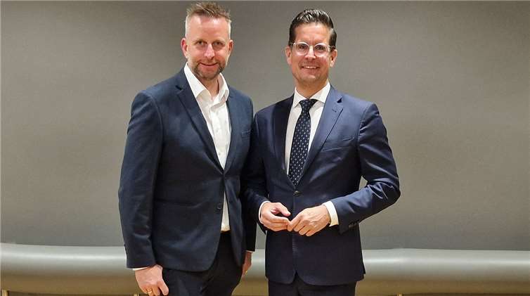 Müssen noch einmal für 14 Tage in den Wahlkampfring: Für Marco Boos (l.) und Christian Altmaier geht es am 23.06. bei der Stichwahl um den Landratsposten.  Fotos: AWi