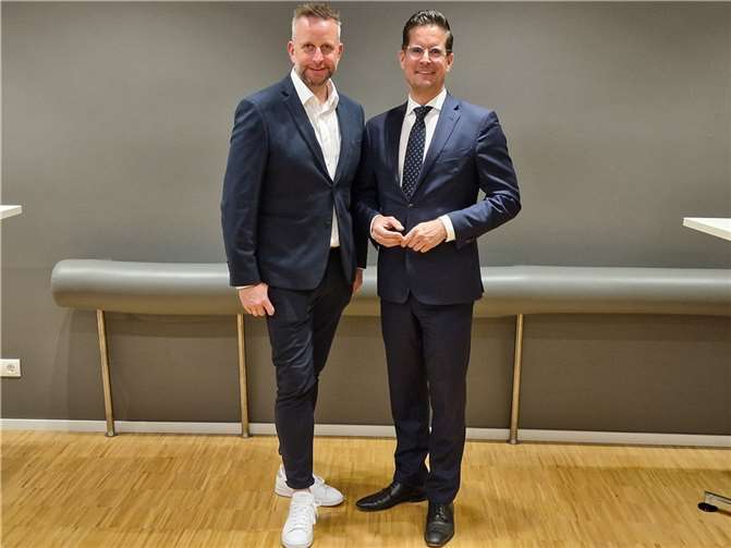 Müssen noch einmal für 14 Tage in den Wahlkampfring: Für Marco Boos (l.) und Christian Altmaier geht es am 23.06. bei der Stichwahl um den Landratsposten.  Fotos: AWi