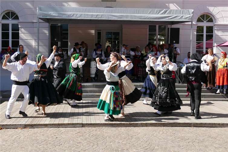 Multikulturelles Programm mit Musik, Tanz und Gesang begeisterte ebenso wie die internationalen Köstlichkeiten.  Fotos: AB