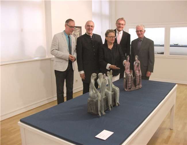 Museumsdirektor Bernd Willscheid, Bernd Kämpf, Museumsdirektorin Monika Gass, Landrat Rainer Kaul und Dr. Klaus Reuther der Neffe der Künstlerin (v.li.). privat