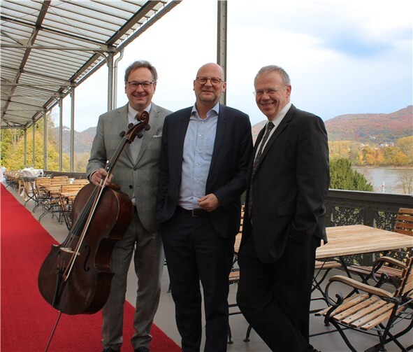 Museumsdirektor Dr. Oliver Kornhoff (Mitte) mit dem Künstlerischen Direktor der Villa Musica Professor Alexander Hülshoff (l.) und Professor Karl Böhmer, wissenschaftlicher Direktor der Villa Musica.Foto: HG