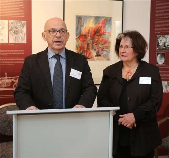 Museumsleiter Dieter Ohm und Heide Simm freuten sich über diegroße Resonanz beim Publikum bei der ersten Ausstellung des Jahres 2018.