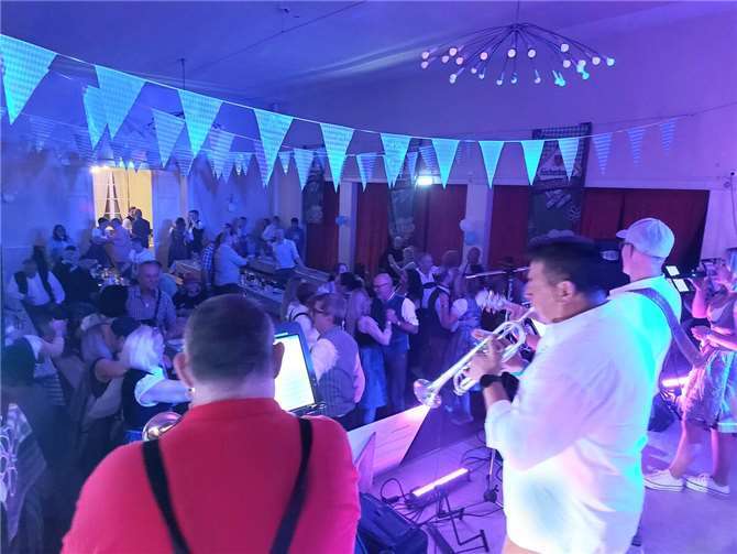 Musik, Tanz und gute Stimmung auf dem Oktoberfest des KJV Leutesdorf.Foto: privat