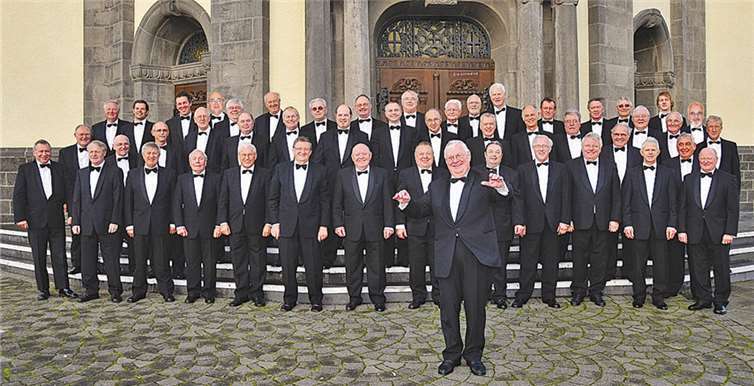 Musik- und Chordirektor Werner Lohner mit seiner renommierten Chorgruppe Lohner. privat