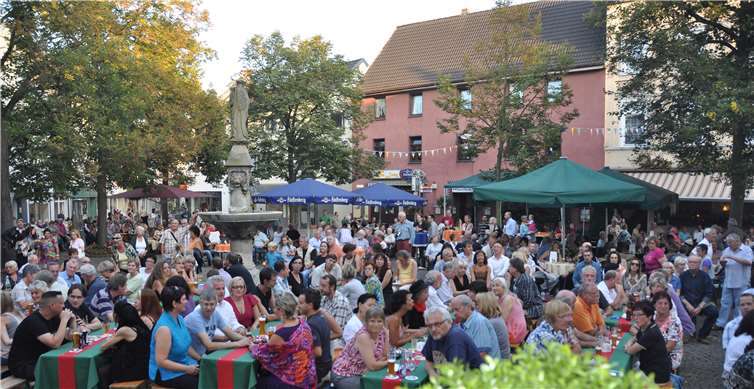 Musik und Lebensfreude pur: so könnte man die Samstagabende im August auf dem Remagener Marktplatz bezeichnen. Foto: Archiv-AB