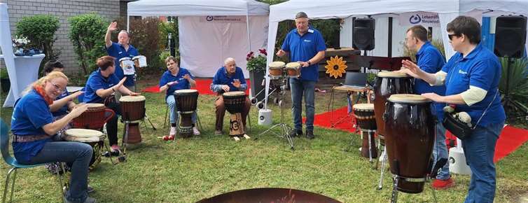 Musikalisch begeisterte die Trommelgruppe „Die Djemben“ bei der Feier. Foto: privat