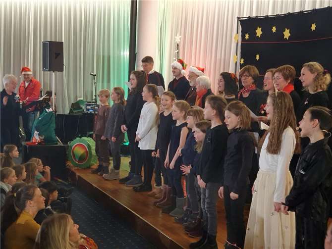 Musikalisch inszenierte Weihnachtsbräuche stimmen auf die festliche Zeit ein.  Foto: Christian Gansemer